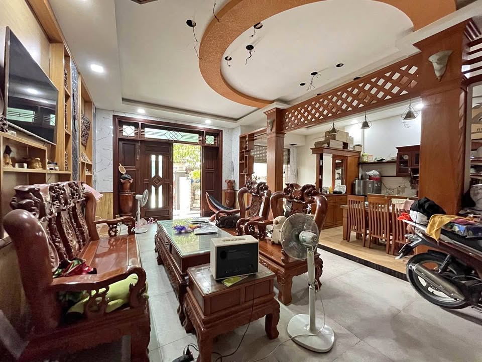 Thu Mua Nội Thất Gỗ Cũ Tại Quận 8